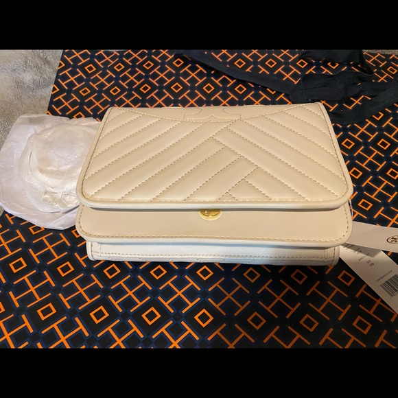 Tory Burch Handbags - NWT Tory Burch Alexa crossbody in birch